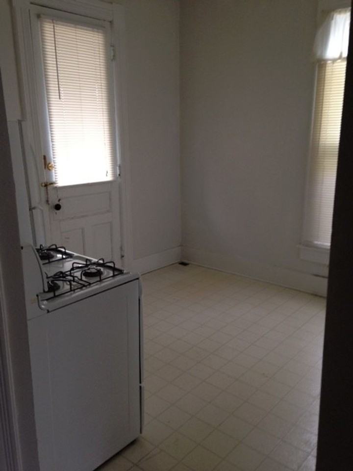 106 7th St - Photo 6 of 9