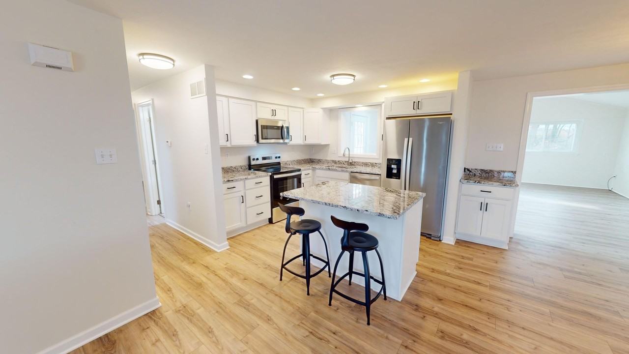 2405 Rochester Rd - Photo 3 of 42