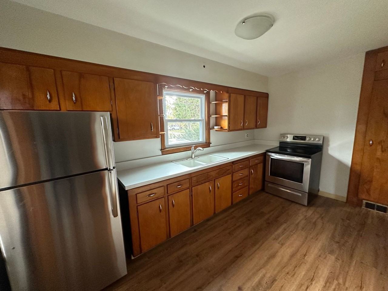 1527 Richard Ave - Photo 2 of 5