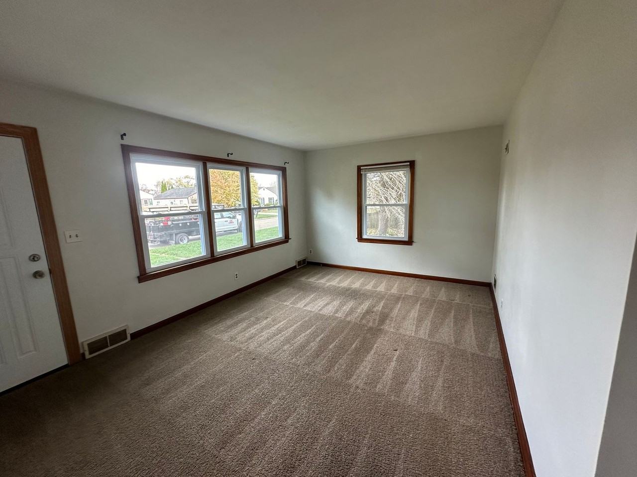 1527 Richard Ave - Photo 3 of 5