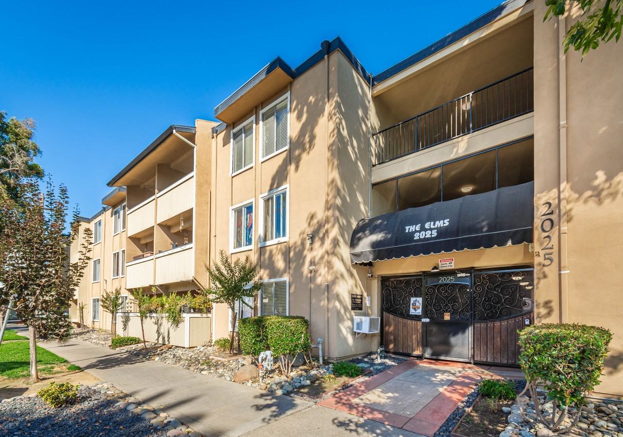 The Elms Apartments at 28th St - Photo 3 of 10