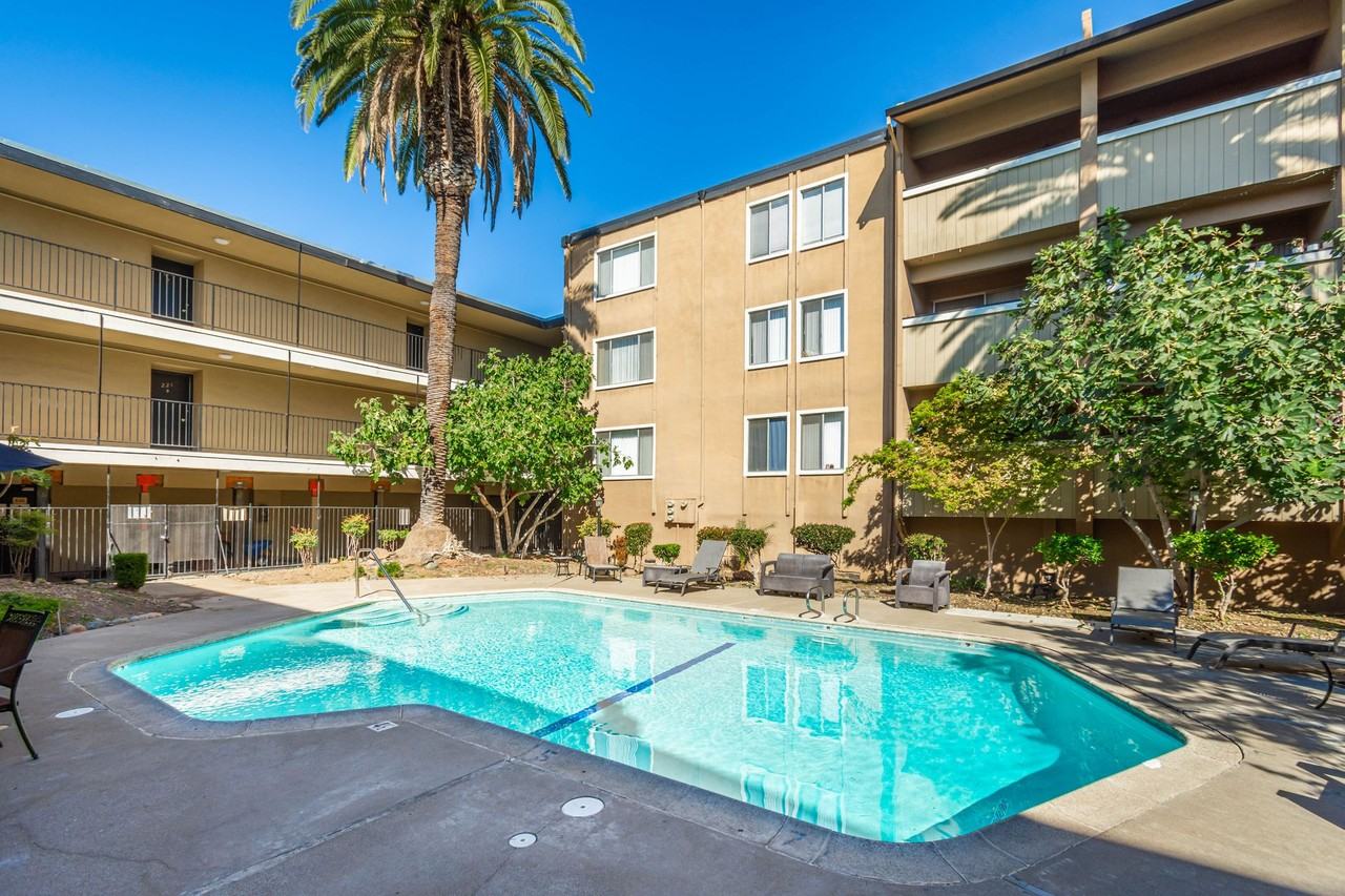 The Elms Apartments at 28th St - Photo 4 of 10