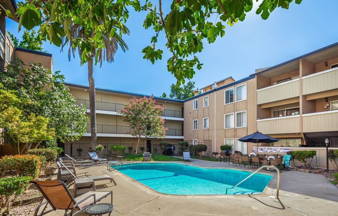 The Elms Apartments at 28th St - Photo 6 of 10