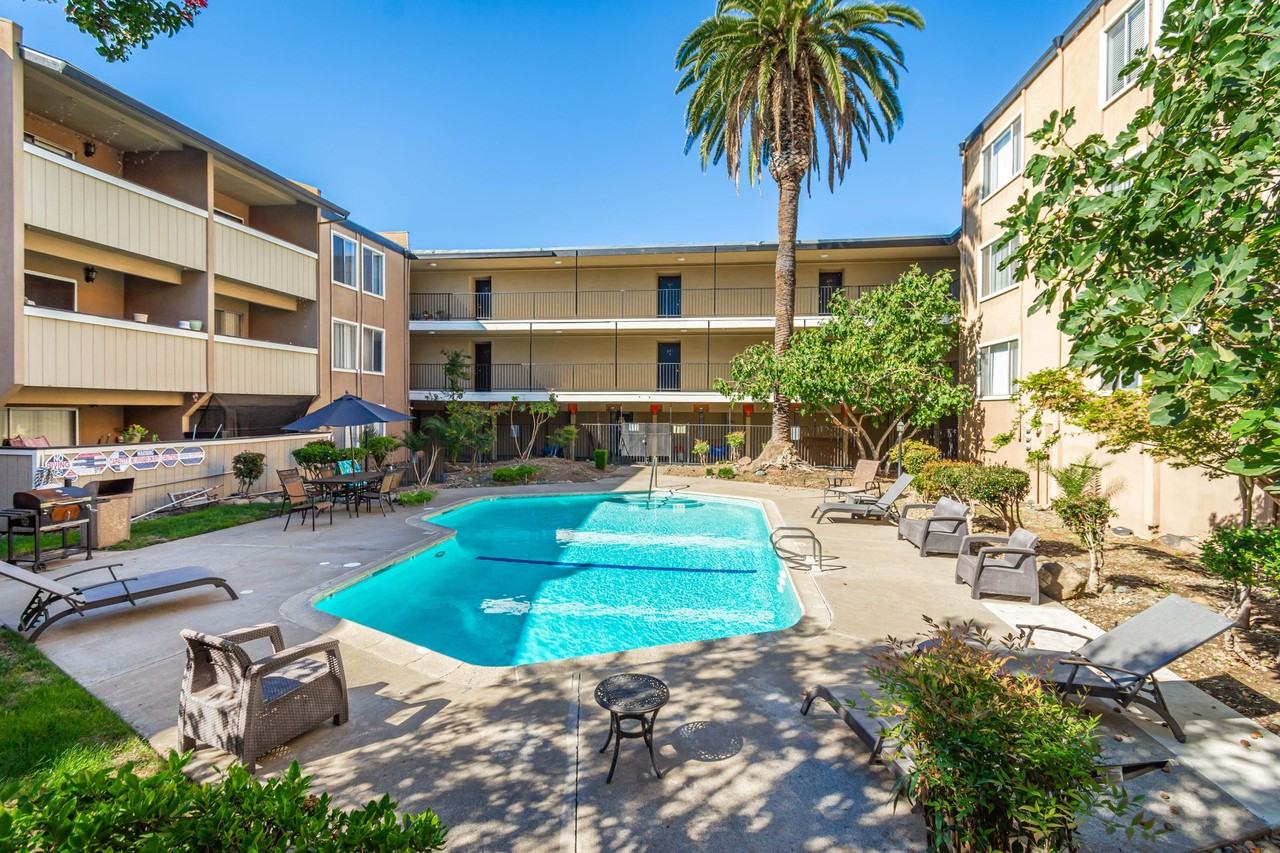 The Elms Apartments at 28th St - Photo 7 of 10