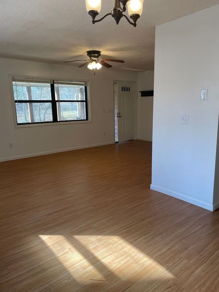 Vandora Suits - Photo 2 of 8