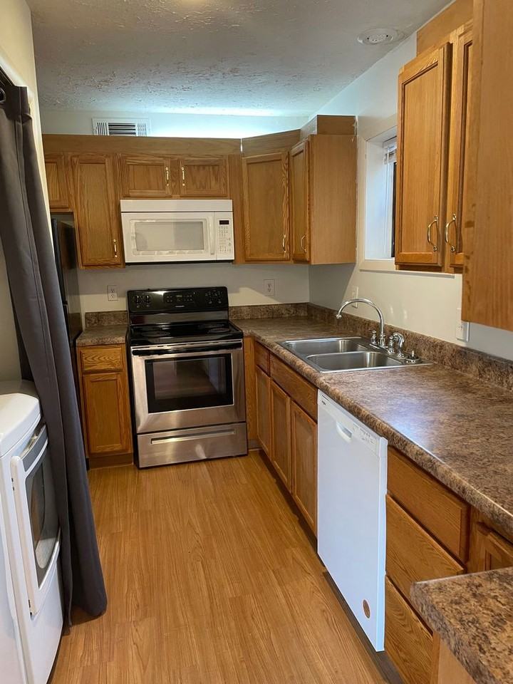 Vandora Suits - Photo 3 of 8