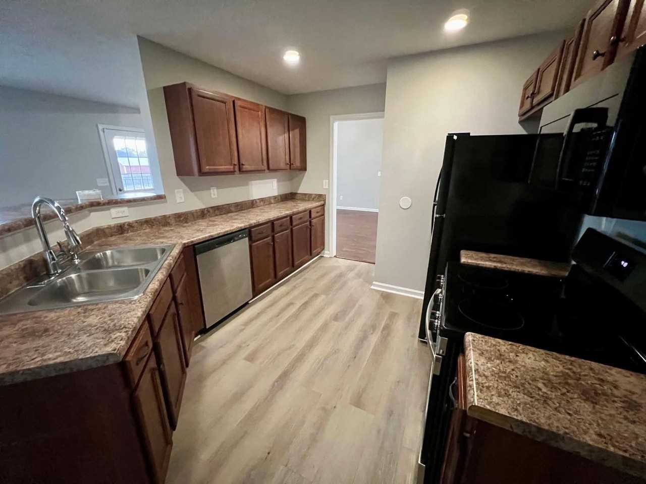 2681 Delong St - Photo 3 of 25