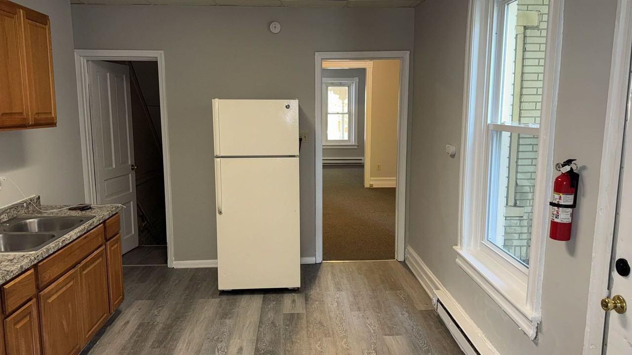 304 Ridge Ave - Photo 2 of 12