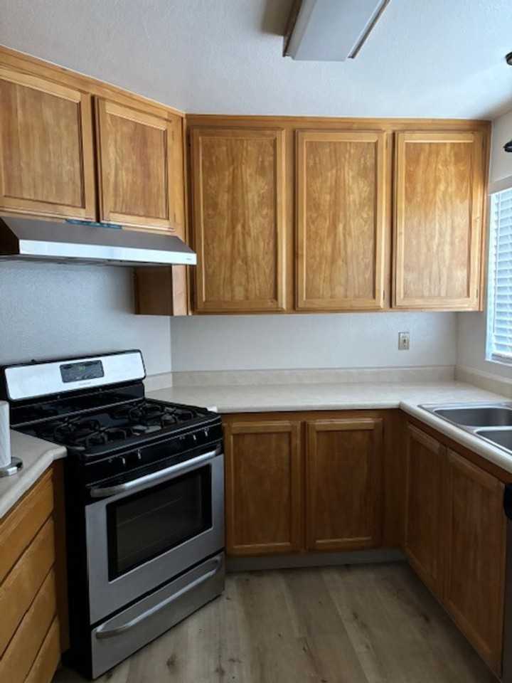 1376 Magnolia Ave - Photo 2 of 23