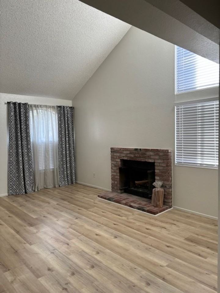 1376 Magnolia Ave - Photo 4 of 23