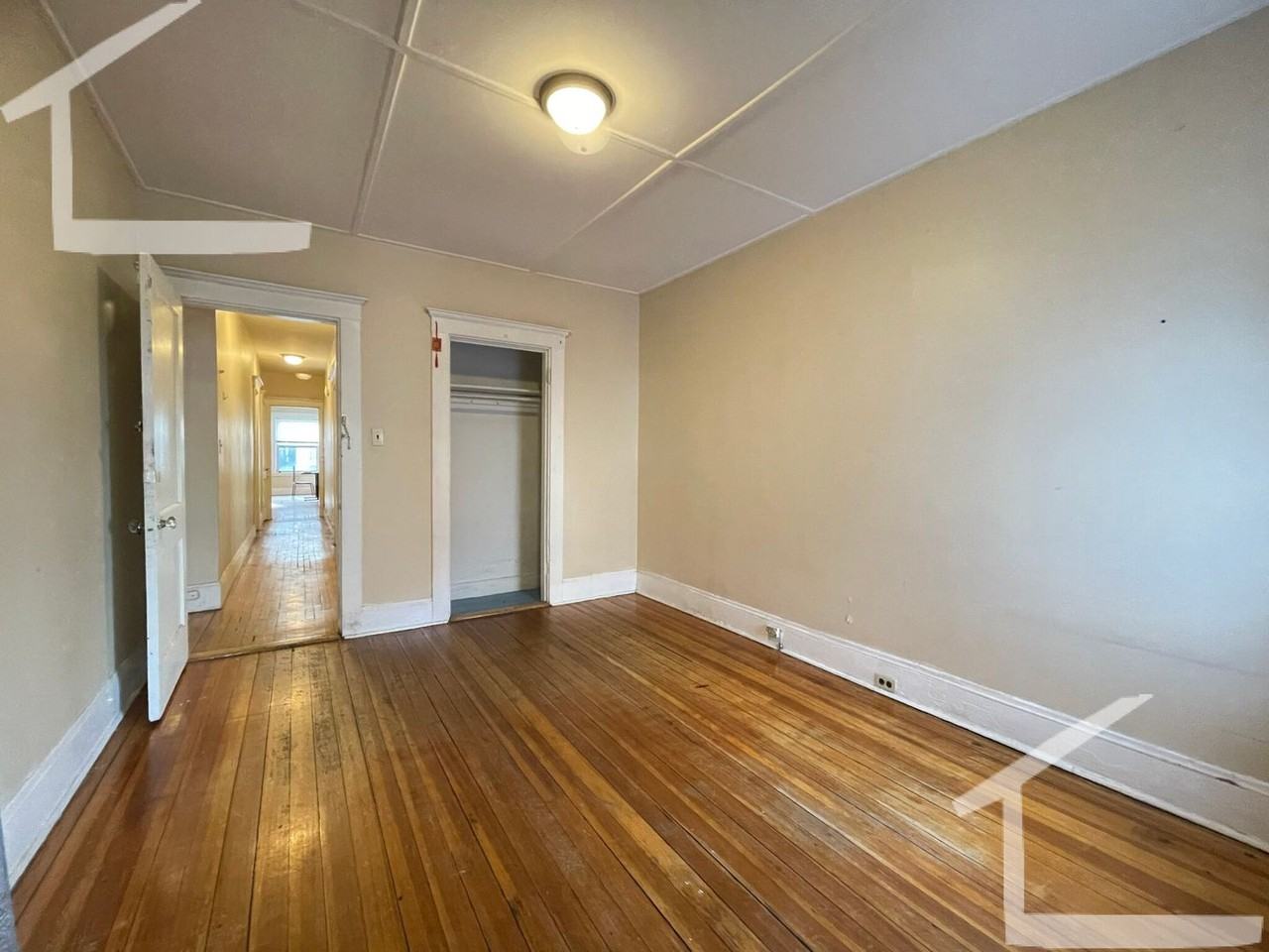 192 Kelton St - Photo 3 of 15
