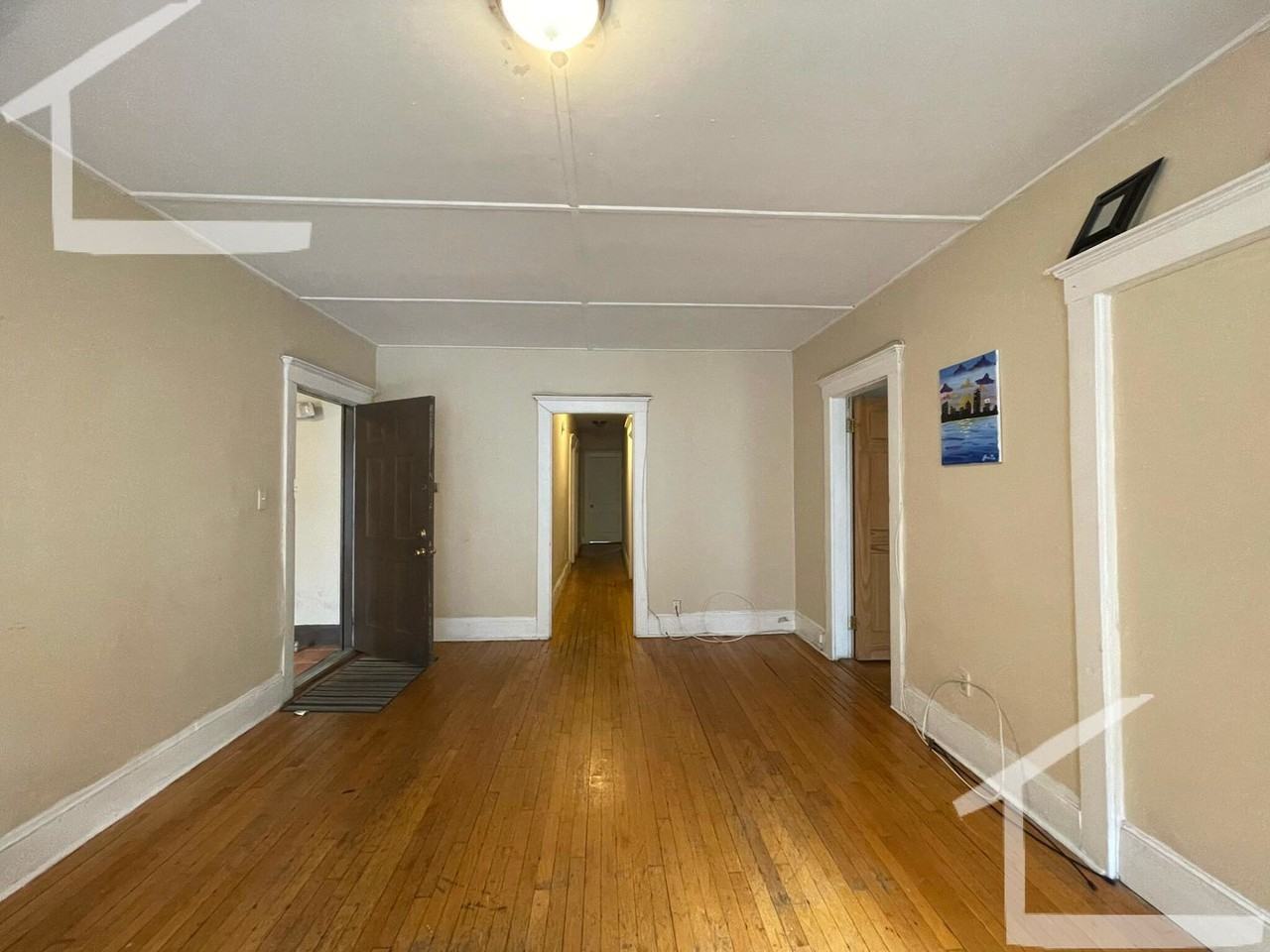 192 Kelton St - Photo 4 of 15