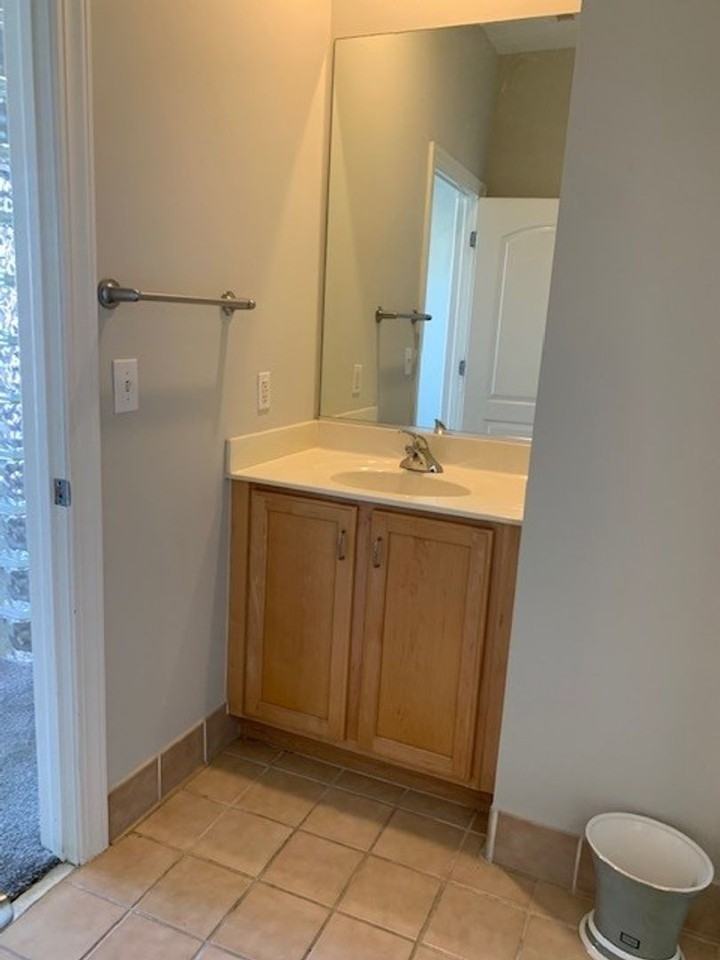 113 N Church St - Photo 4 of 19