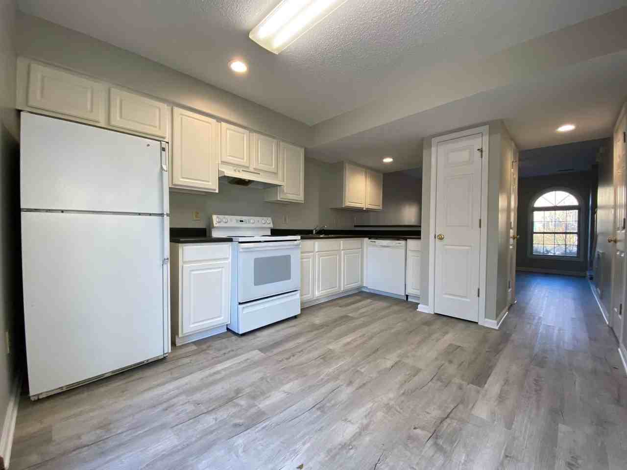 809 E Sherwood Hills Dr - Photo 4 of 10