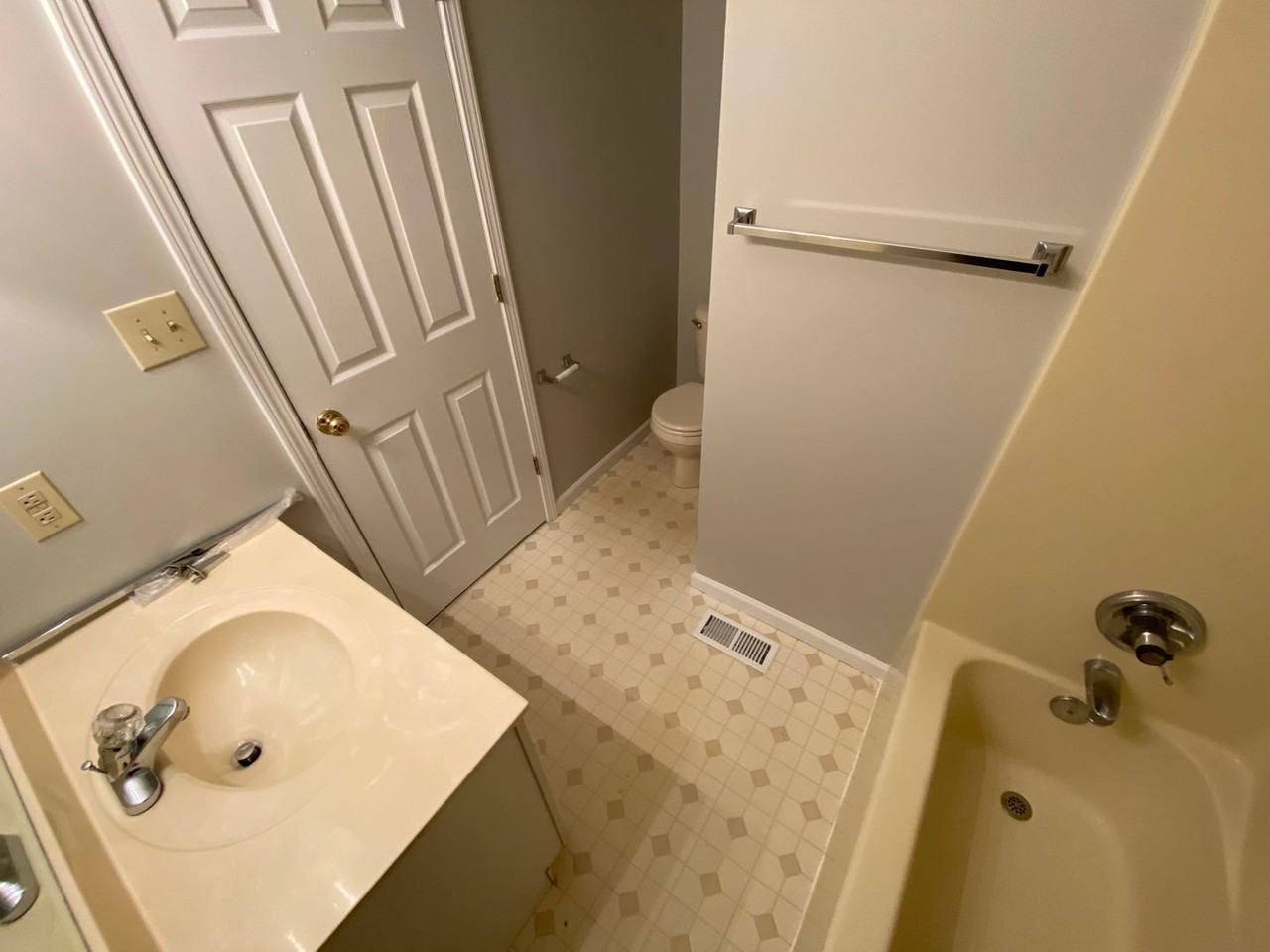 809 E Sherwood Hills Dr - Photo 7 of 10