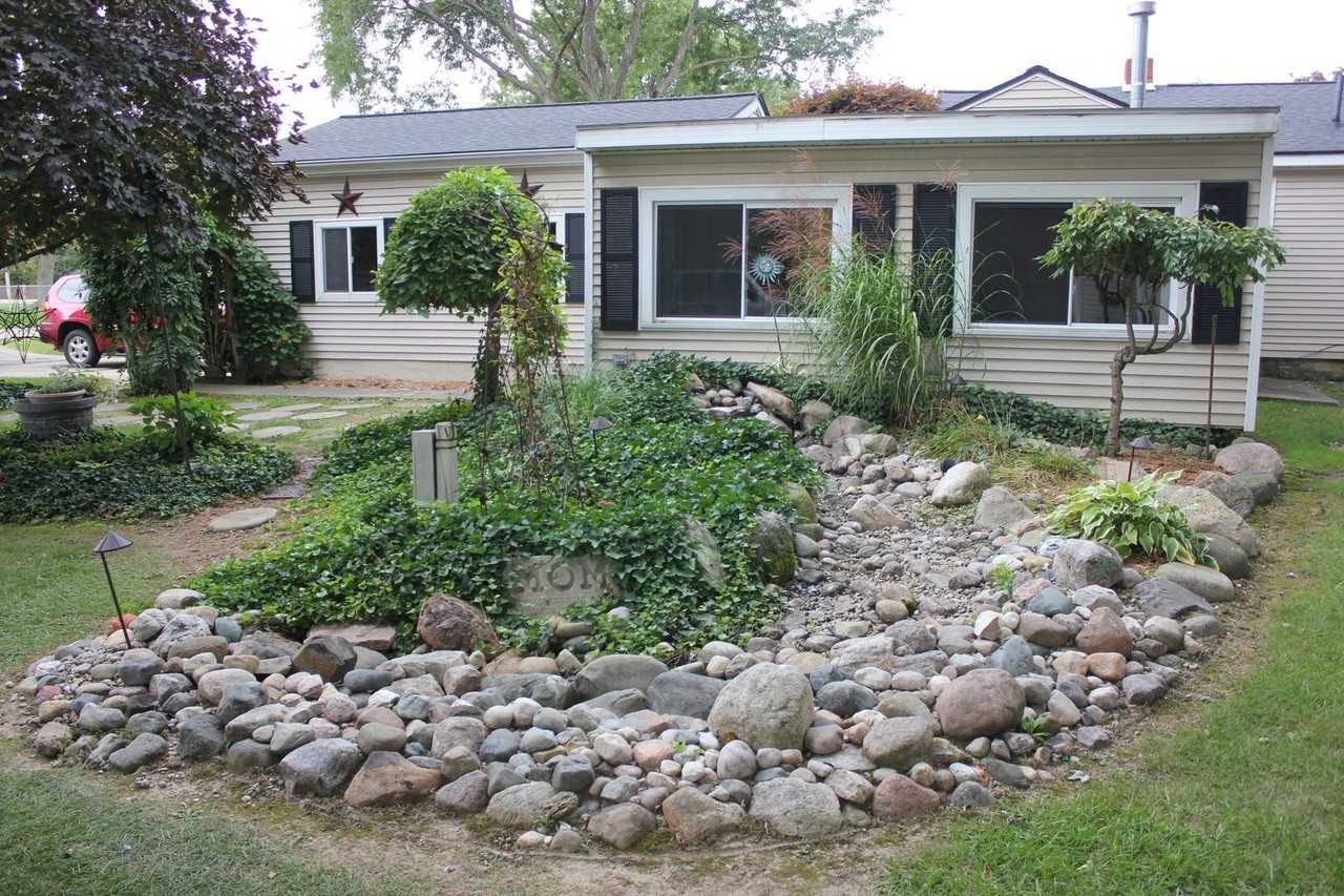 4144 N Belsay Rd - Photo 3 of 10