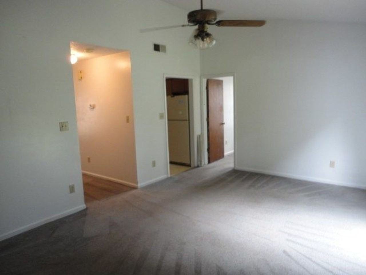 1916 Rolling Ridge Dr - Photo 2 of 9
