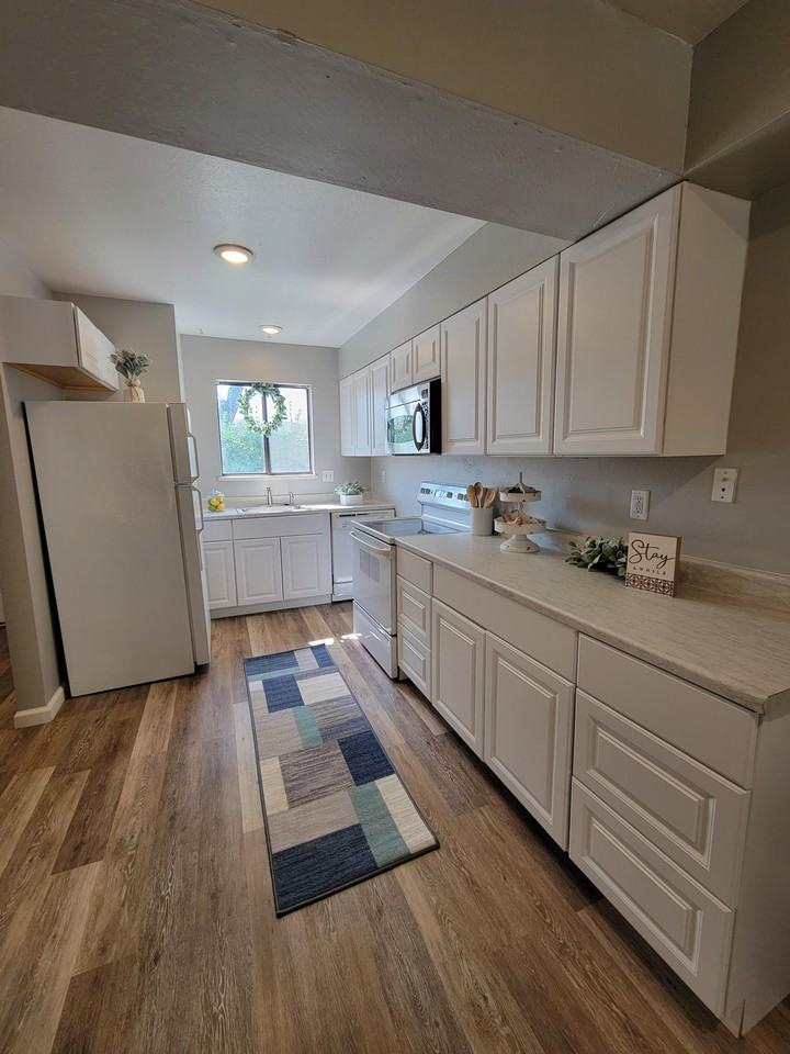 Updated 2 bedroom apartment next to Riverbend Park! - Photo 3 of 11