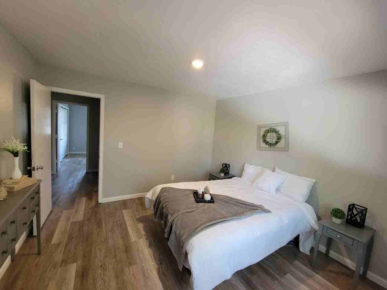 Updated 2 bedroom apartment next to Riverbend Park! - Photo 4 of 11