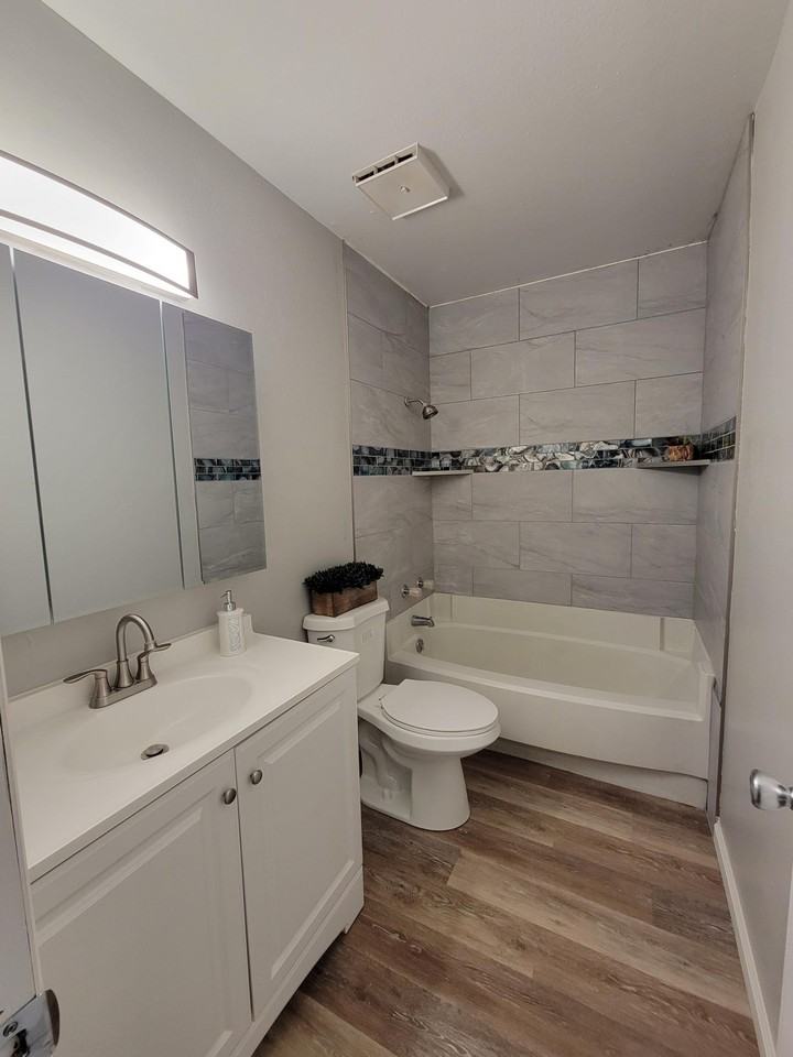 Updated 2 bedroom apartment next to Riverbend Park! - Photo 5 of 11