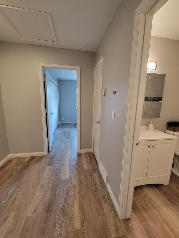 Updated 2 bedroom apartment next to Riverbend Park! - Photo 6 of 11