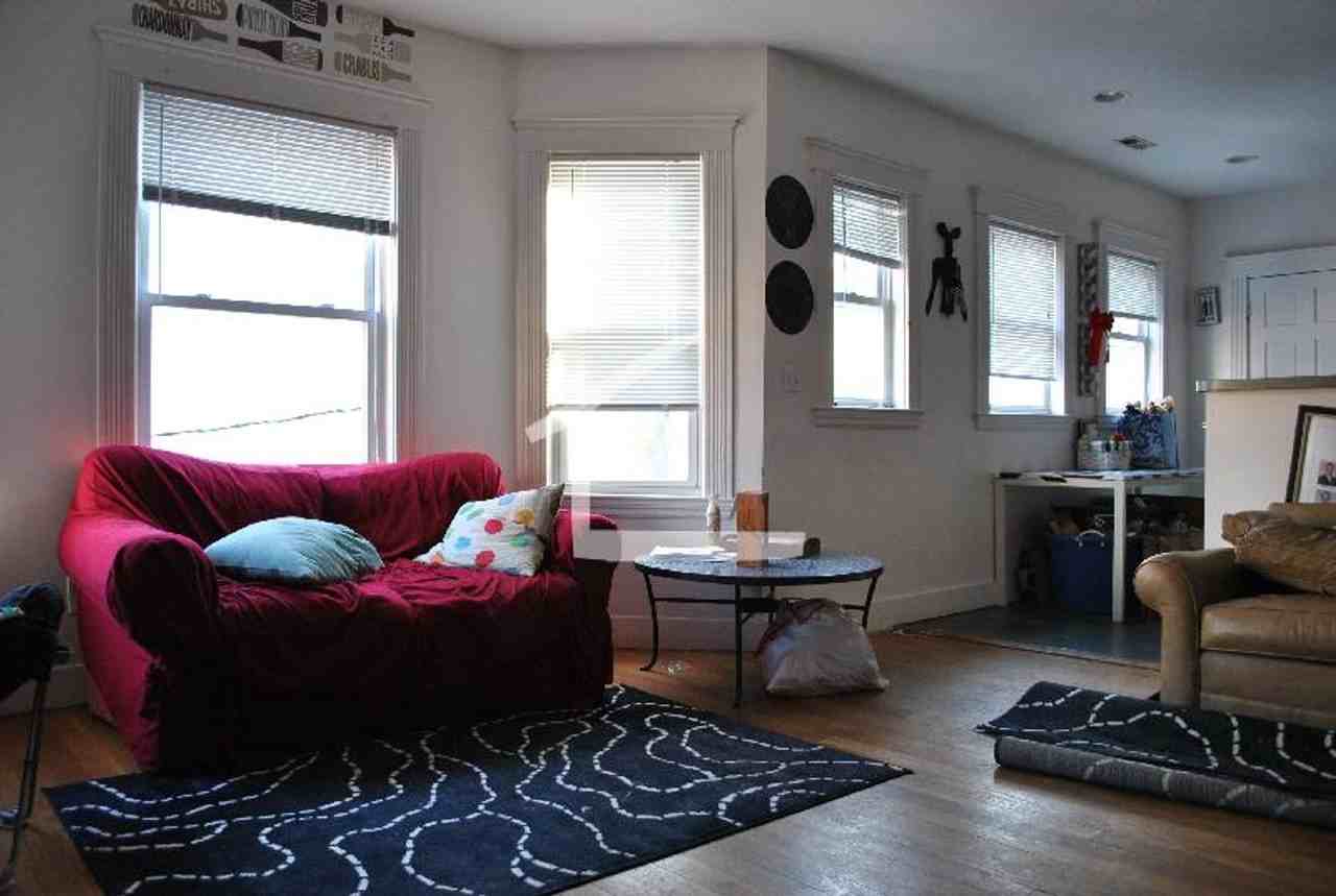 51 Gardner St - Photo 7 of 12
