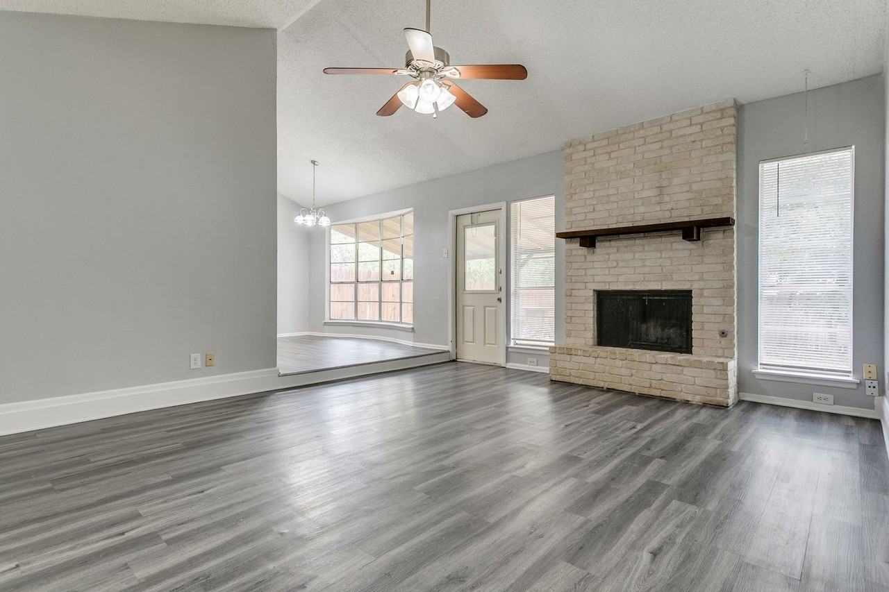 13226 Chesterton Dr - Photo 5 of 25
