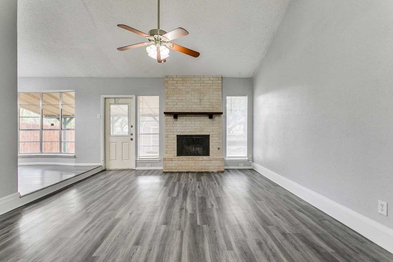 13226 Chesterton Dr - Photo 4 of 25