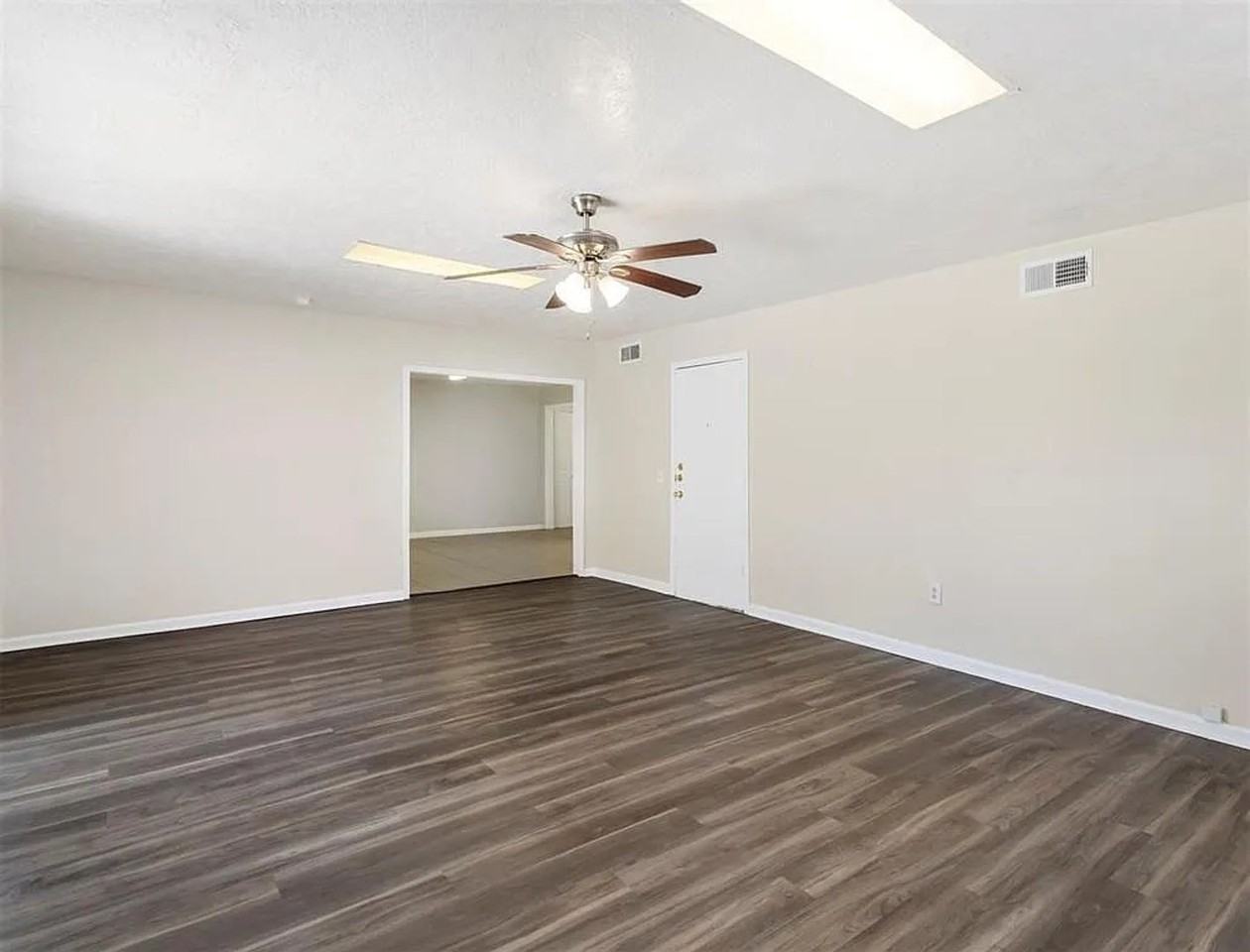 325 Ellen Dr - Photo 3 of 15