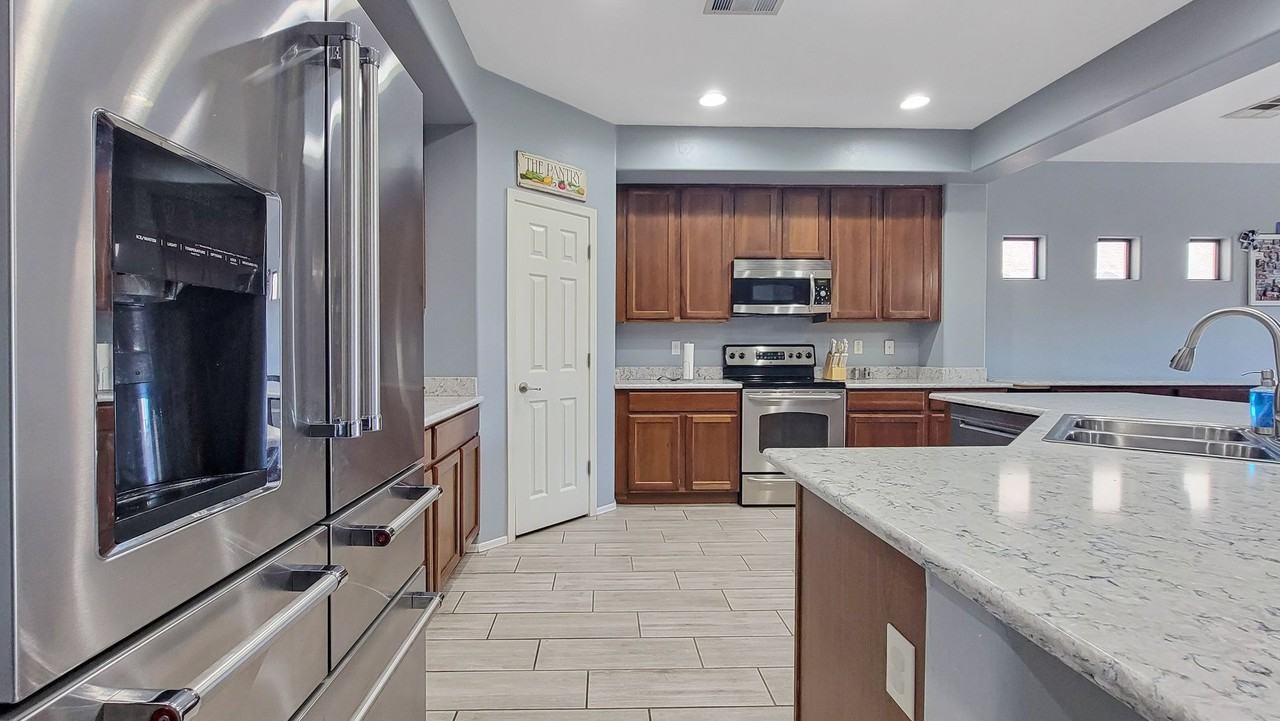 9949 W Marguerite Ave - Photo 7 of 34