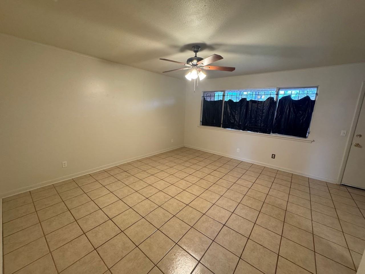 3907 Milton St - Photo 2 of 12