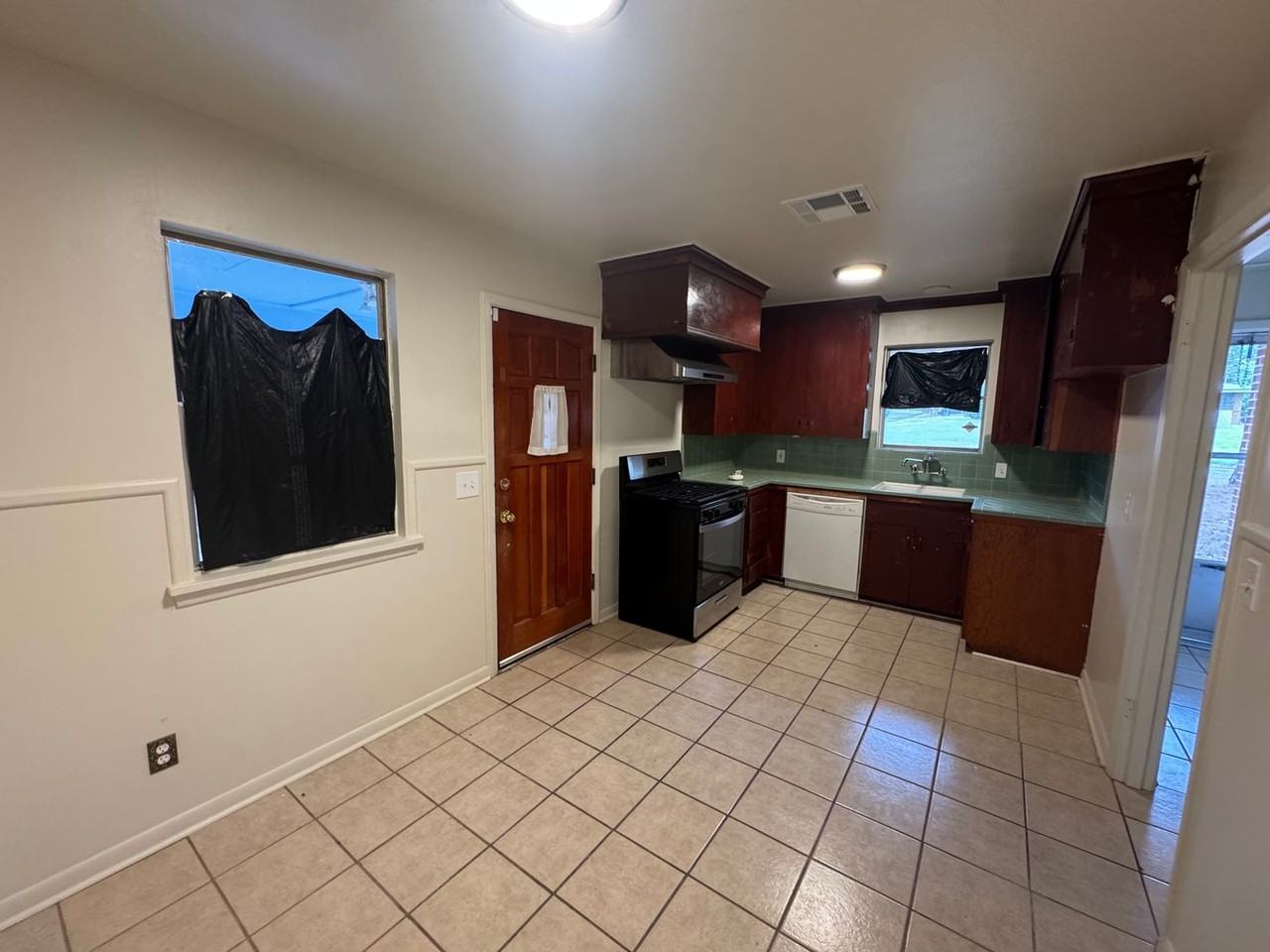 3907 Milton St - Photo 4 of 12