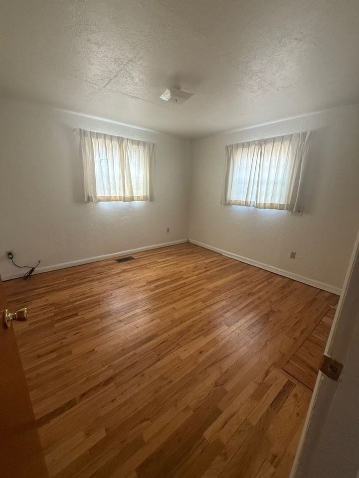 1253 E Mesa Ave #A - Photo 6 of 8