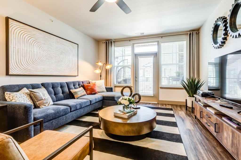 4343 S Picadilly St - Photo 3 of 15