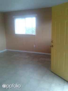 1404 S. De Leon Ave - Photo 2 of 5