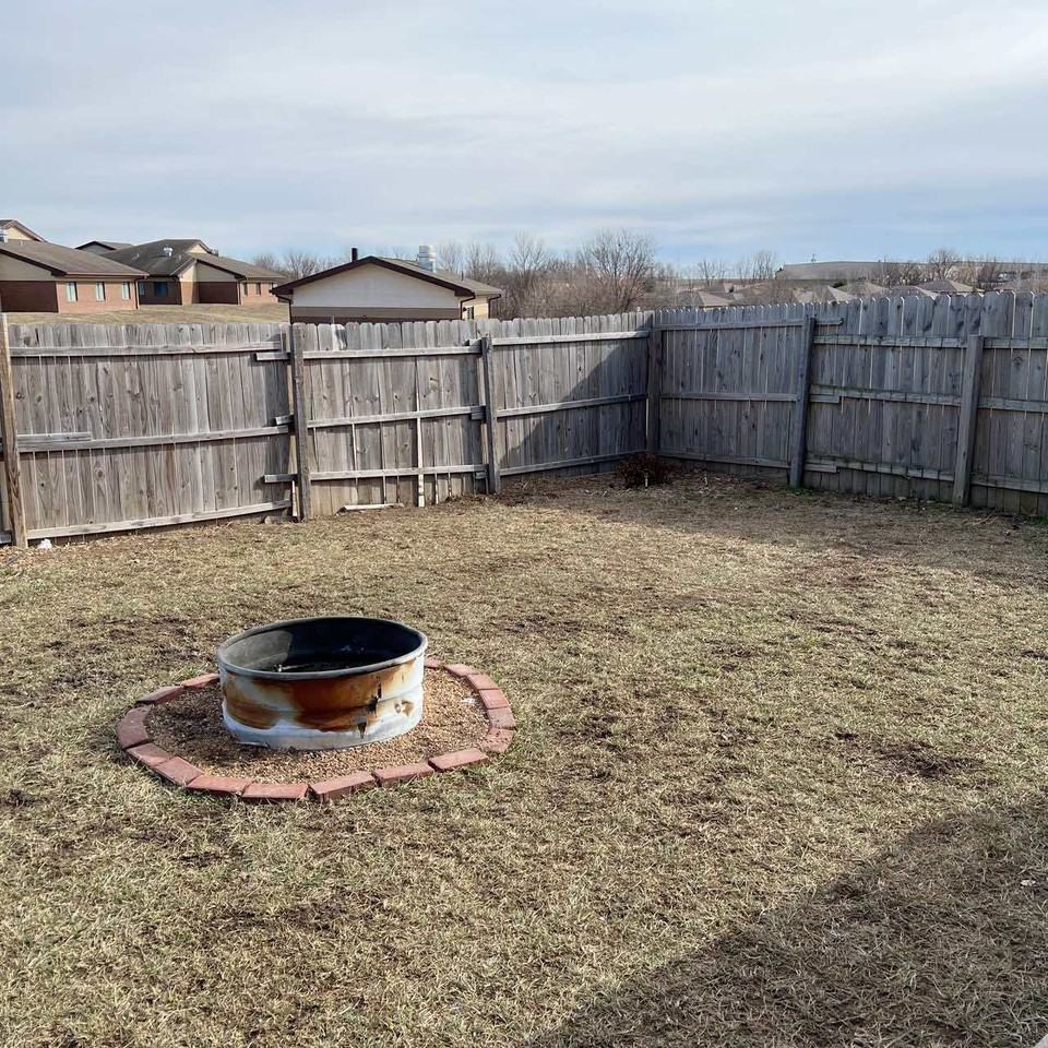 1213 Kimmy Ln - Photo 2 of 31