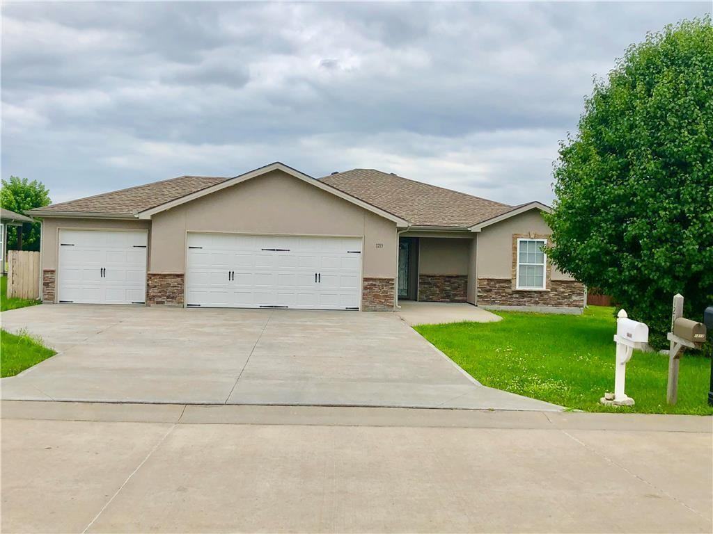 1213 Kimmy Ln - Photo 3 of 31