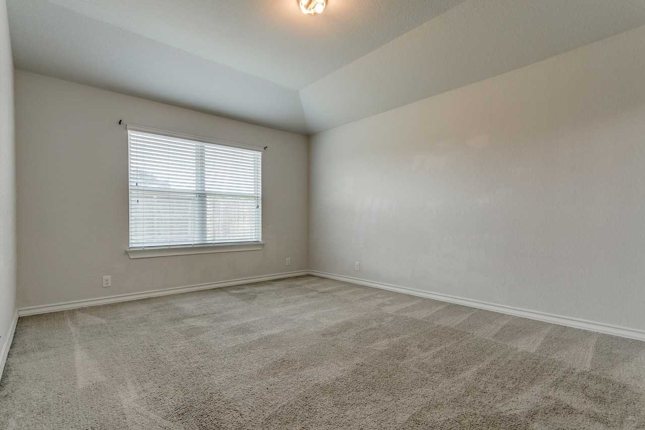 14118 Tyler Pt - Photo 2 of 12