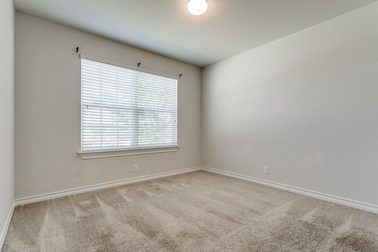 14118 Tyler Pt - Photo 3 of 12