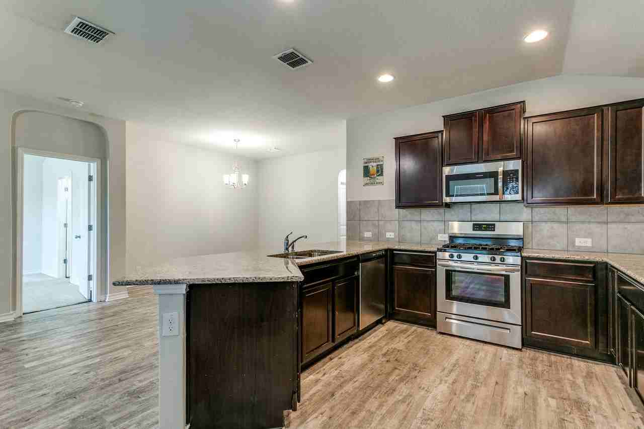 14118 Tyler Pt - Photo 4 of 12