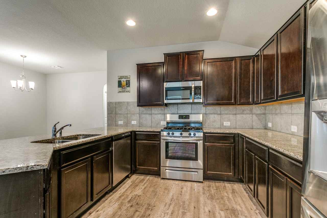 14118 Tyler Pt - Photo 5 of 12