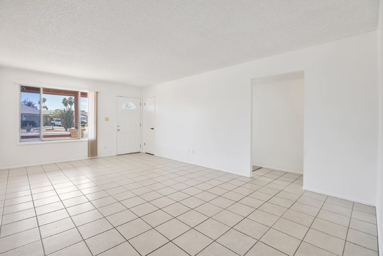 2104 E Cornell Dr - Photo 7 of 23