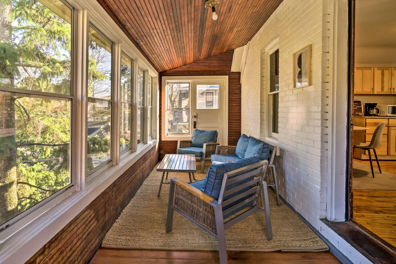 537 Michigan St Uppr Unit #Unit - Photo 3 of 24