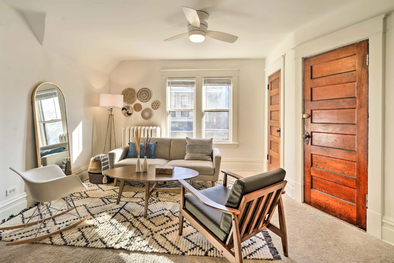 537 Michigan St Uppr Unit #Unit - Photo 5 of 24