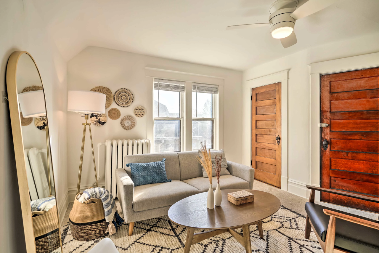 537 Michigan St Uppr Unit #Unit - Photo 7 of 24