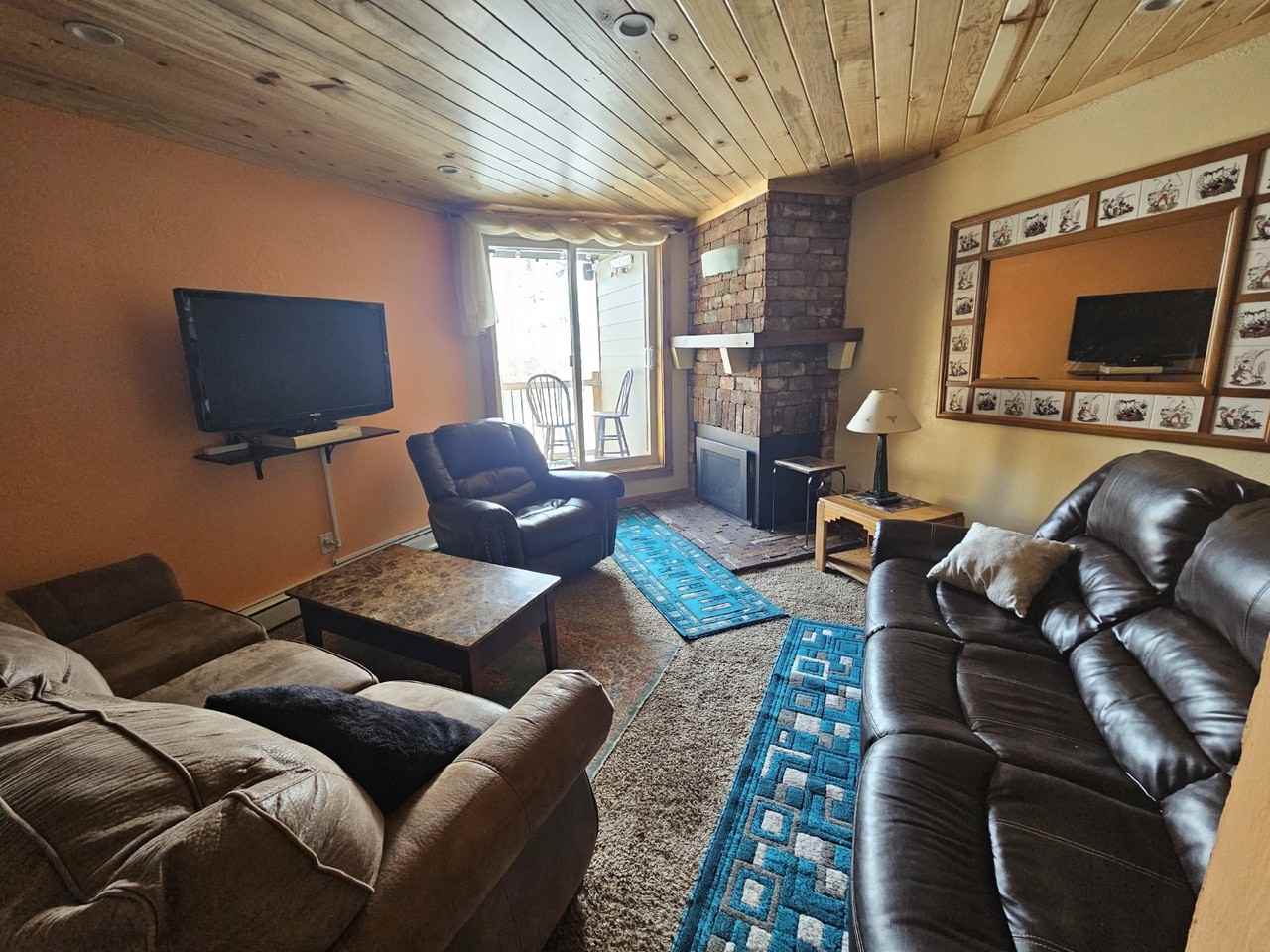 2400 Lodge Pole Cir - Photo 2 of 11