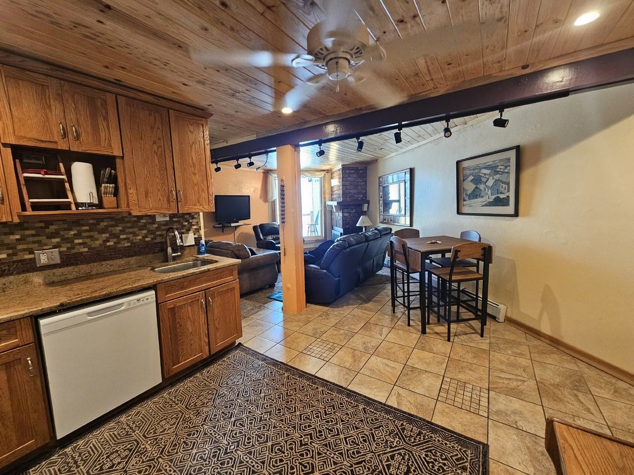 2400 Lodge Pole Cir - Photo 5 of 11