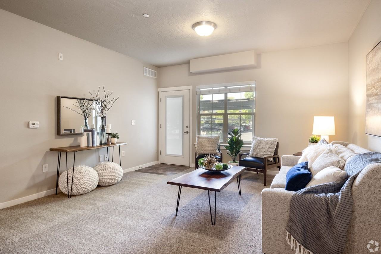 Retreat at Silvercloud - Photo 3 of 23