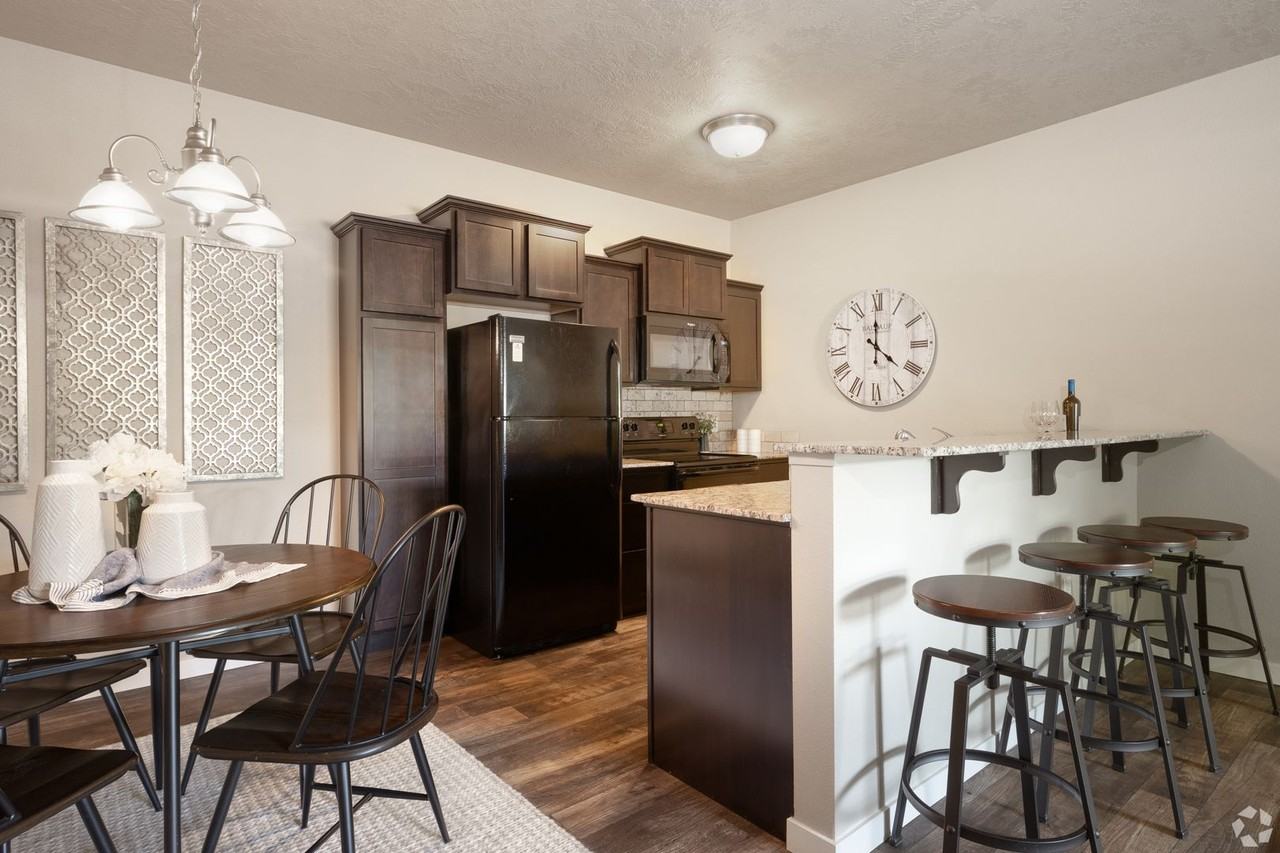 Retreat at Silvercloud - Photo 4 of 23