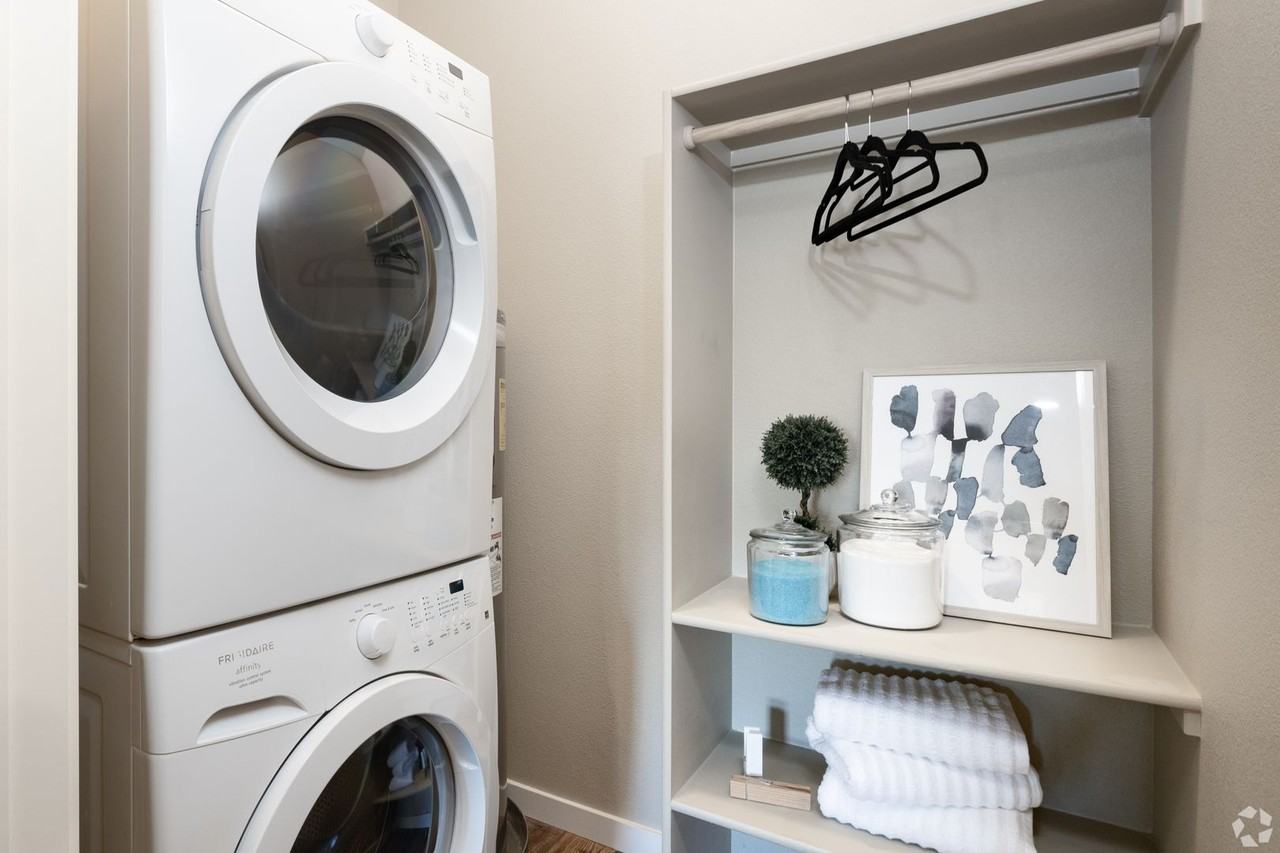 Retreat at Silvercloud - Photo 6 of 23